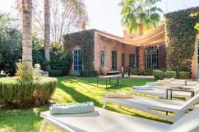 Villa Pauline with private pool & garden, hotel service and no insight.